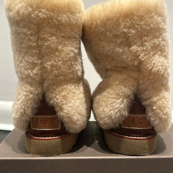 Ugg Marylin Boots size 6 excellent condition. Worn only a handful of times. - Picture 7 of 7